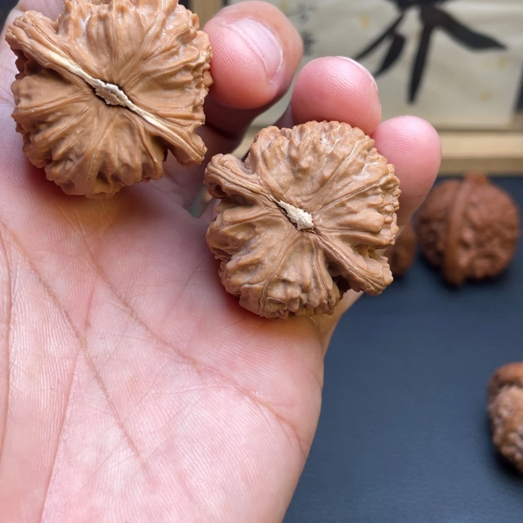 西***》吊坠文玩核桃三角白
