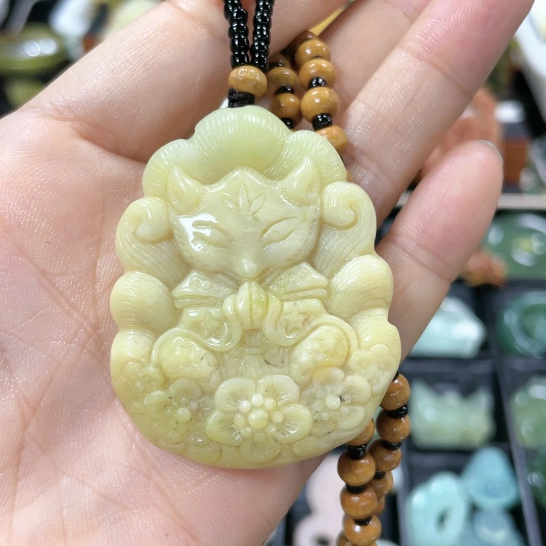 蛇纹石玉颈饰未镶嵌