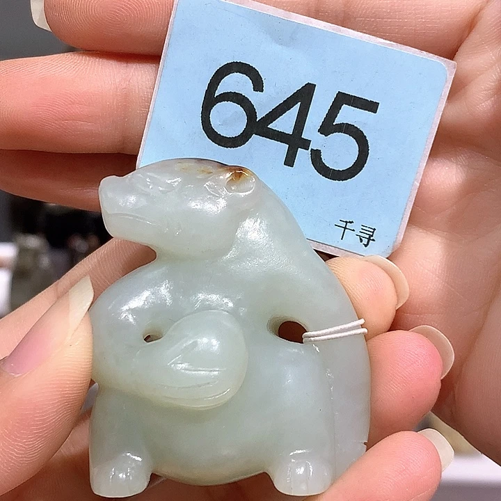 见***走和田玉未镶嵌挂件