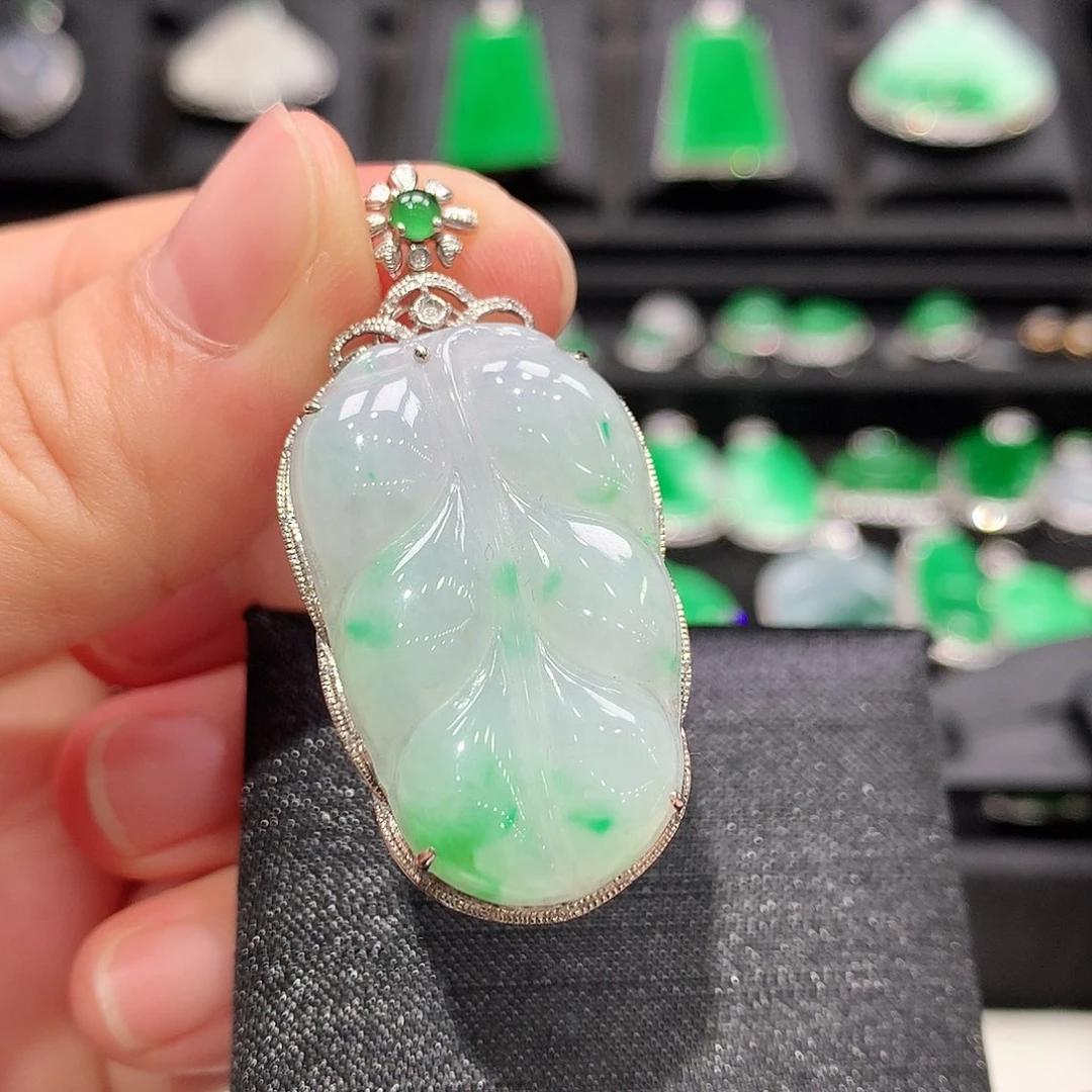 翡翠18K金镶嵌颈饰叶子