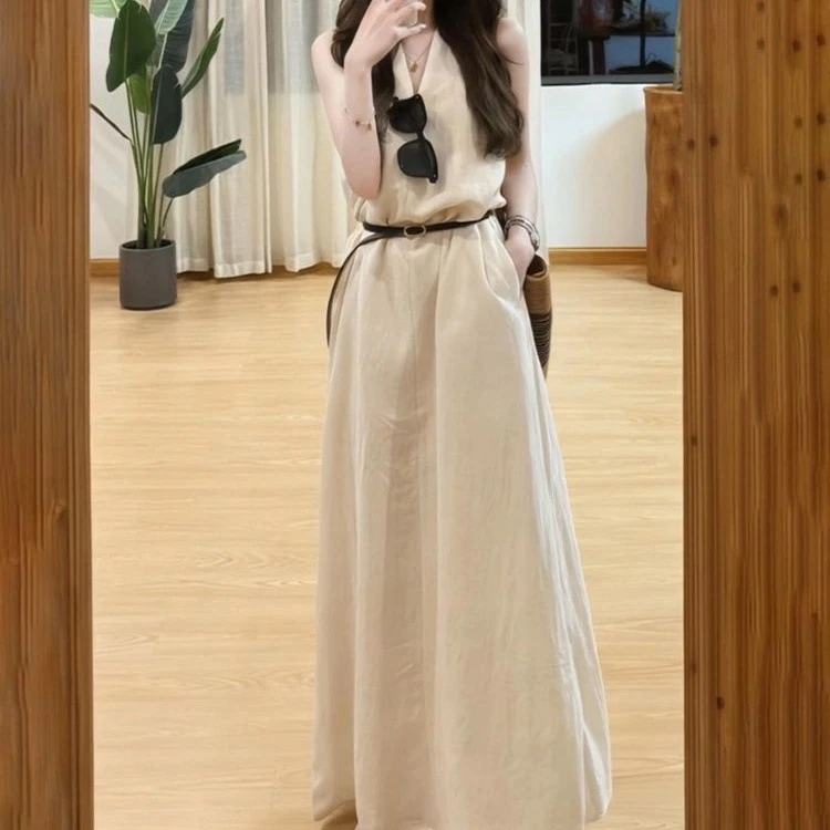 法式v领挂脖无袖背心连衣裙子夏季2025新款高级感海边度假中长裙