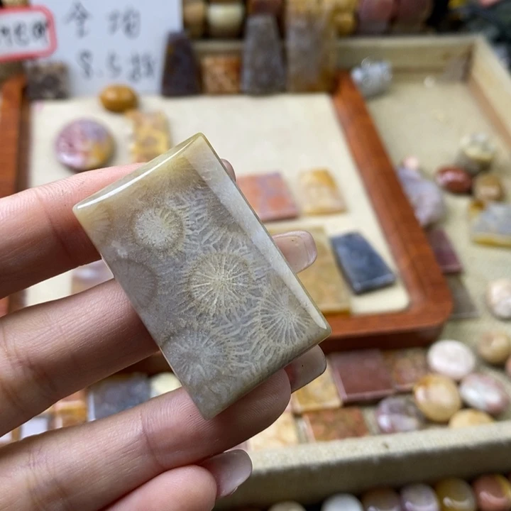 石英岩玉合金颈饰