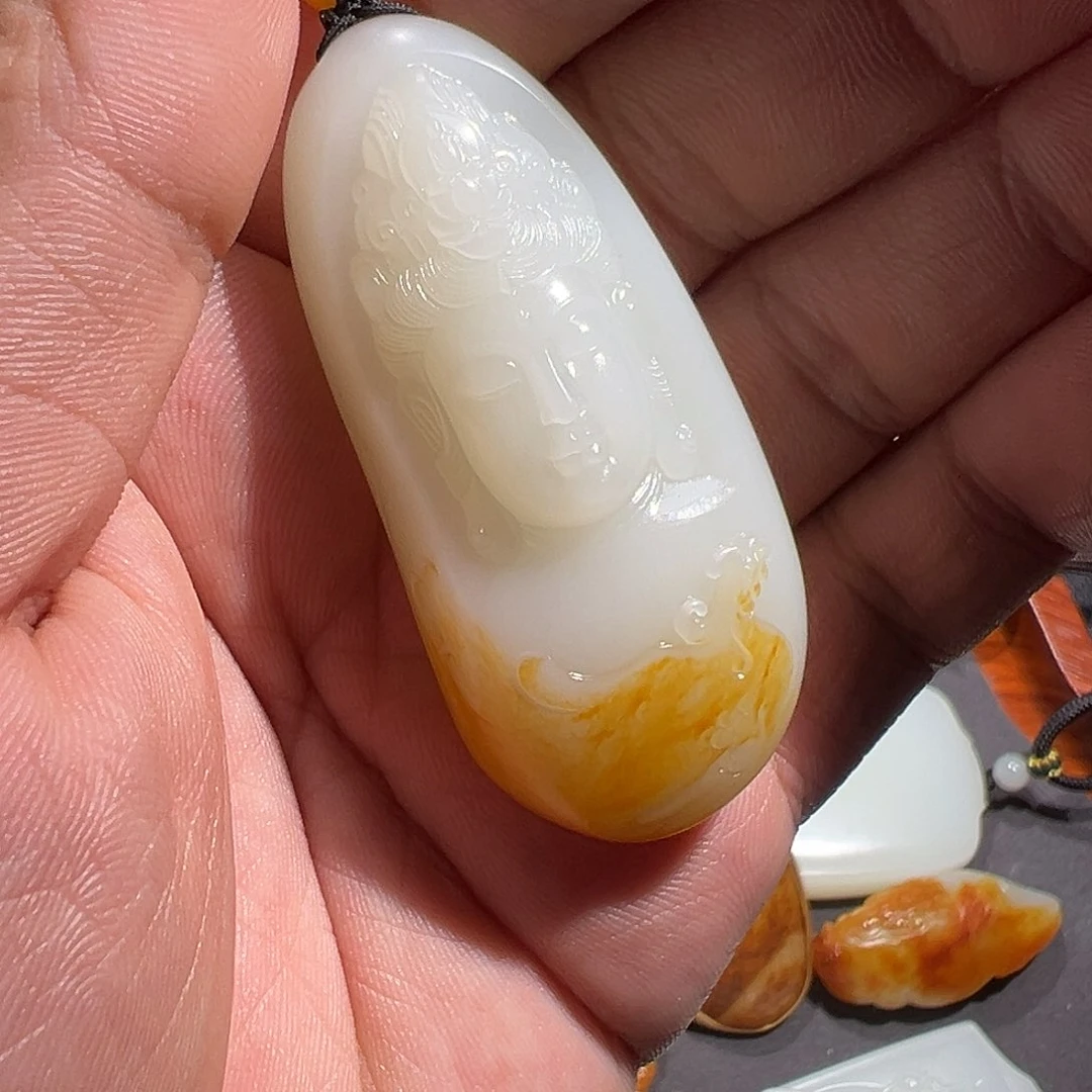 修***性和田玉未镶嵌颈饰