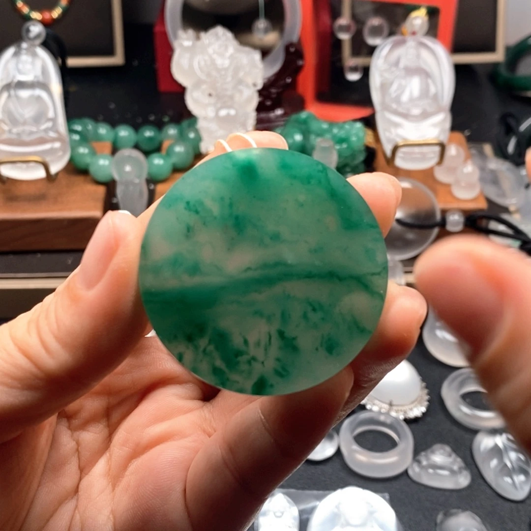 李***来颈饰未镶嵌石英质玉