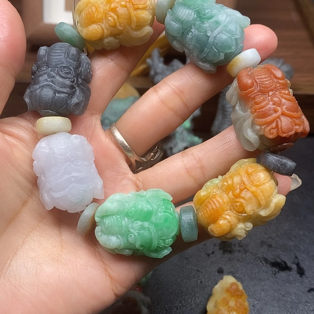 張****未镶嵌定制翡翠毛货抛光