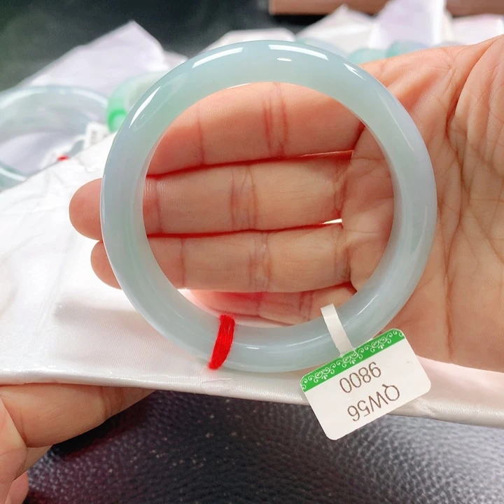翡翠手镯未镶嵌5656565656