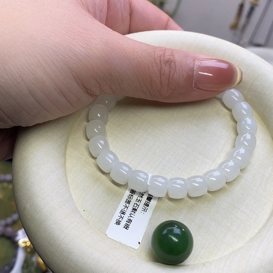 娜****和田玉未镶嵌手链