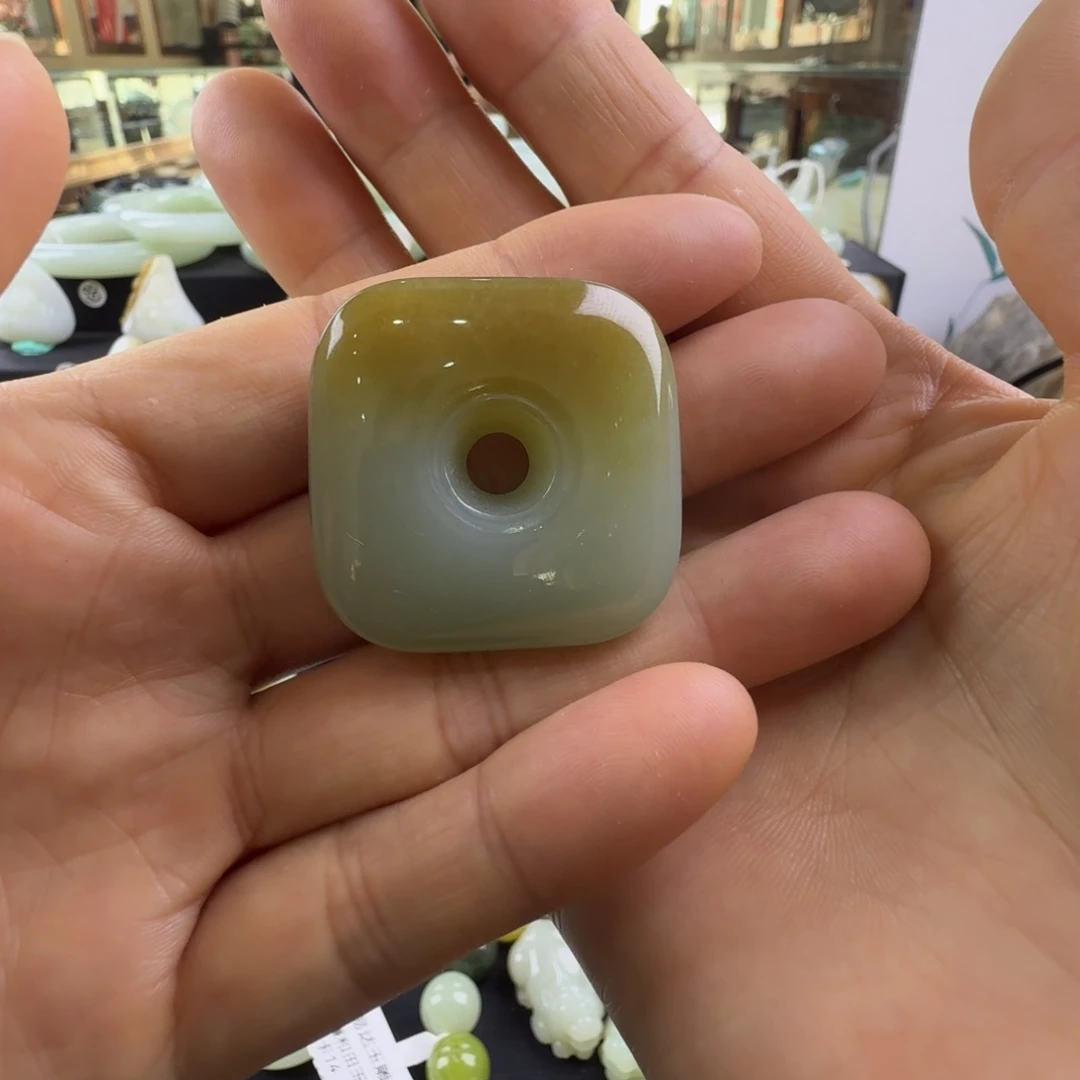 和田玉未镶嵌颈饰平安扣方型卡34*11