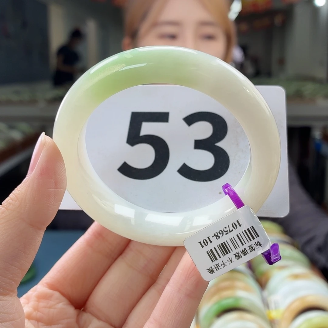 t***a和田玉手镯未镶嵌