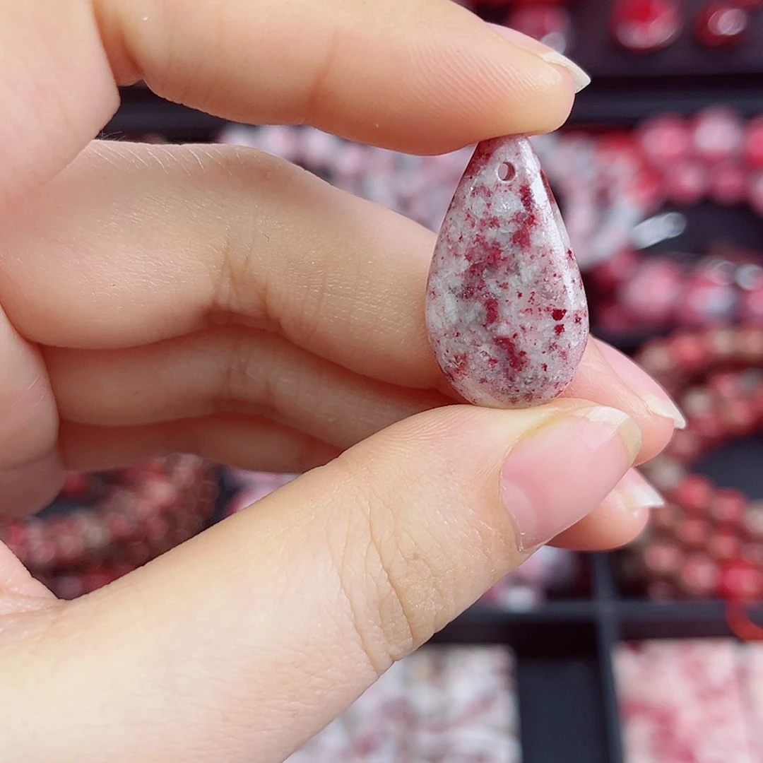 天然辰砂原石吊坠