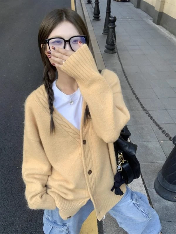 跨境显瘦V领复古风针织开衫外套女秋冬2025新款外穿纯色懒慵毛衣