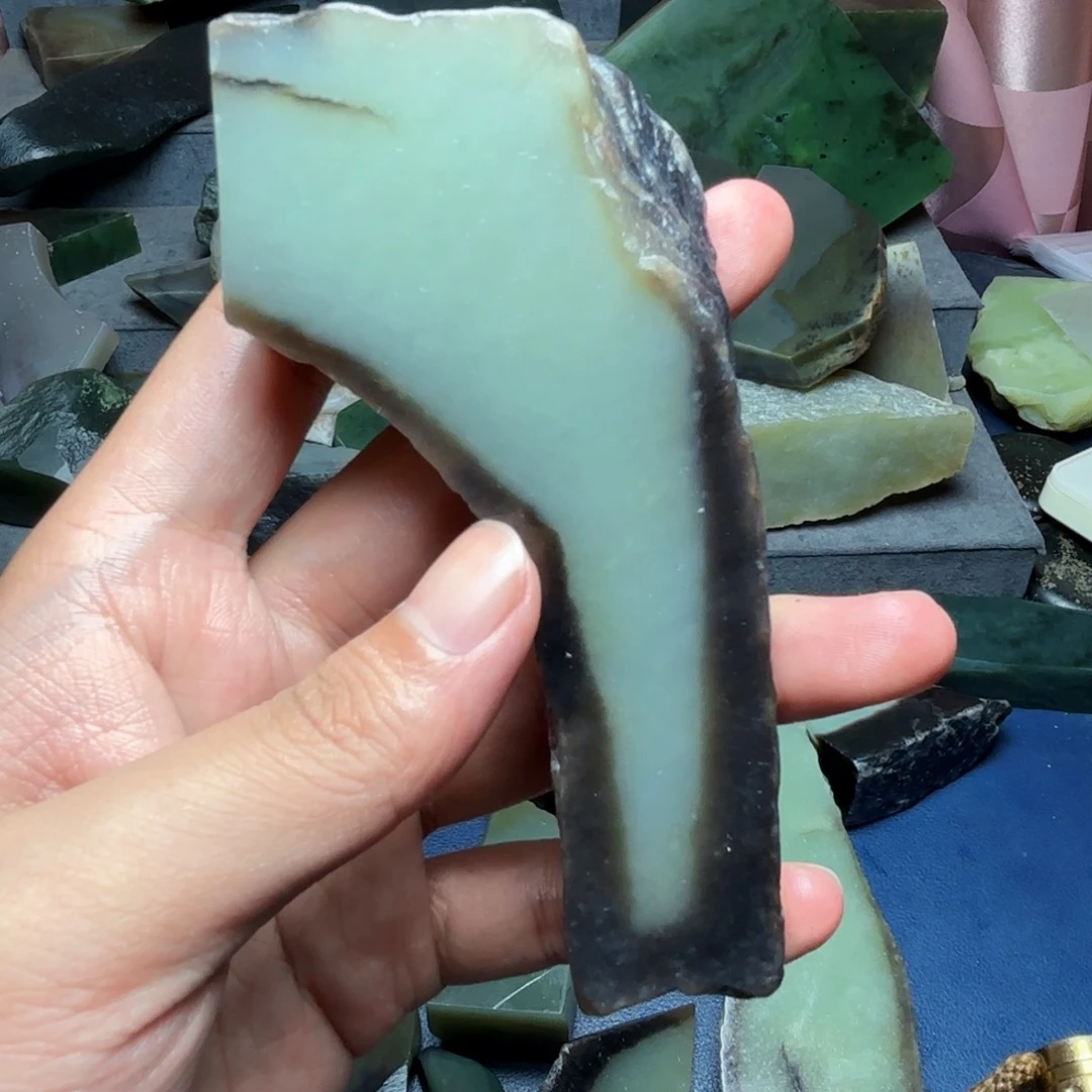 见***山和田玉（糖玉）未镶嵌珠宝奇石