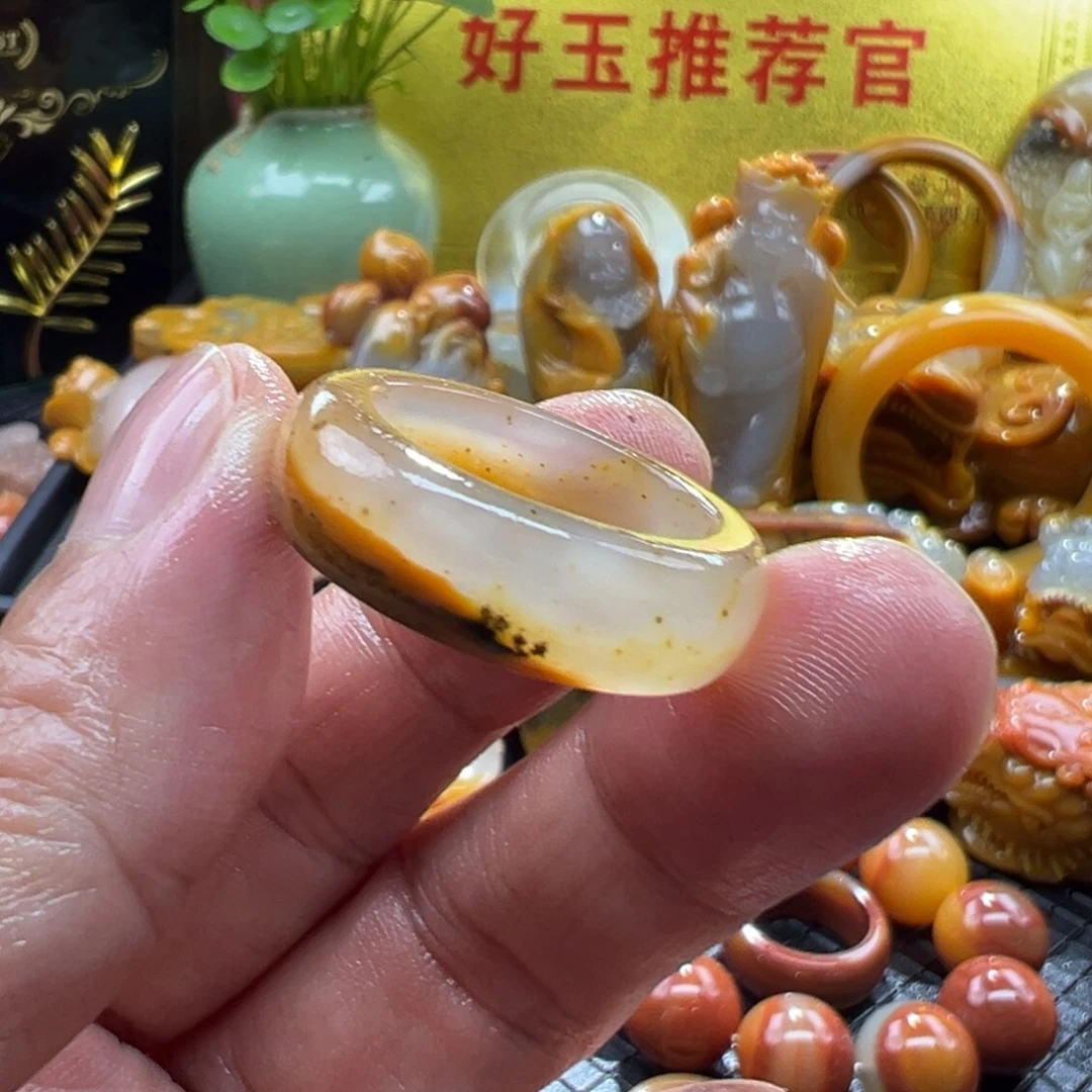 石英质玉未镶嵌颈饰