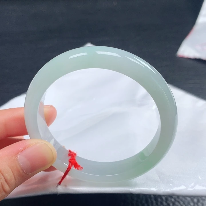 翡翠手镯未镶嵌53圈