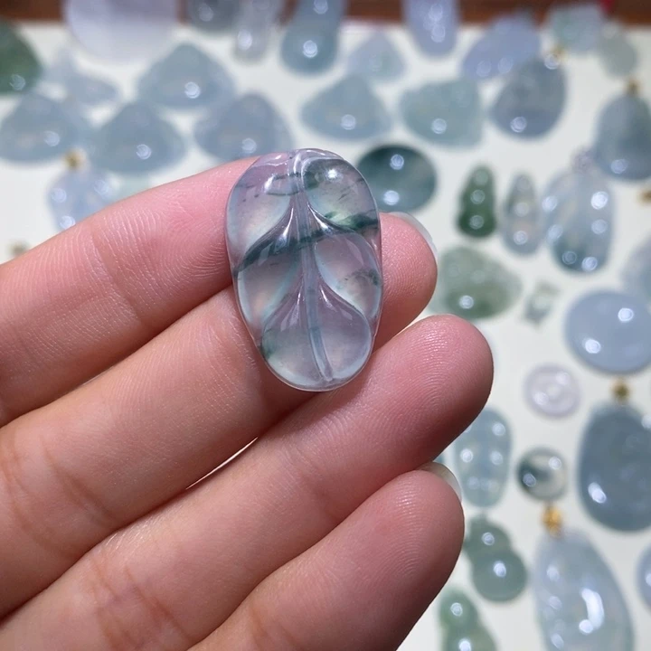 翡翠未镶嵌颈饰叶子