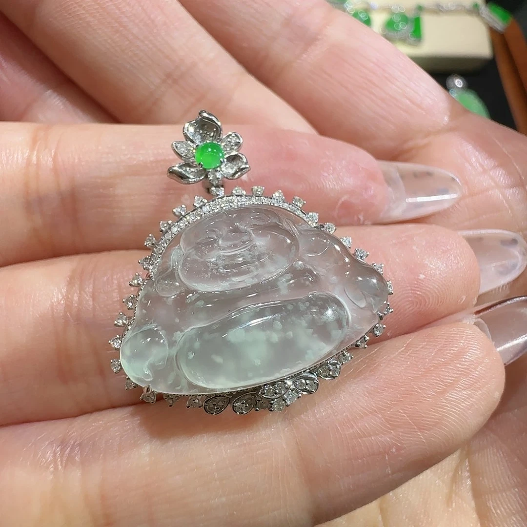 【闪购商品】颈饰18K金镶嵌翡翠?**…