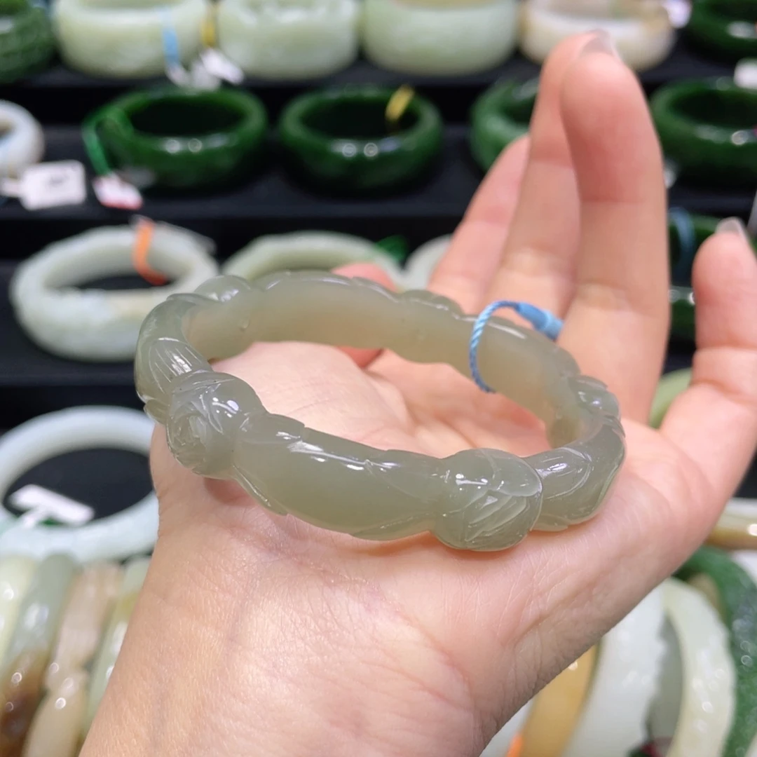 未镶嵌手镯和田玉30