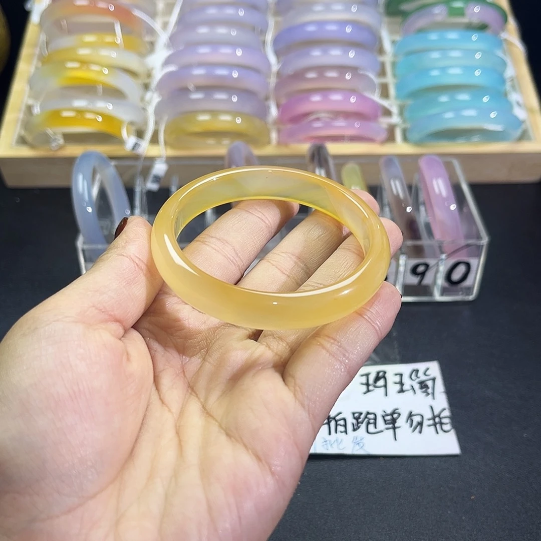 ฅ***ฅ玛瑙/玉髓未镶嵌手镯