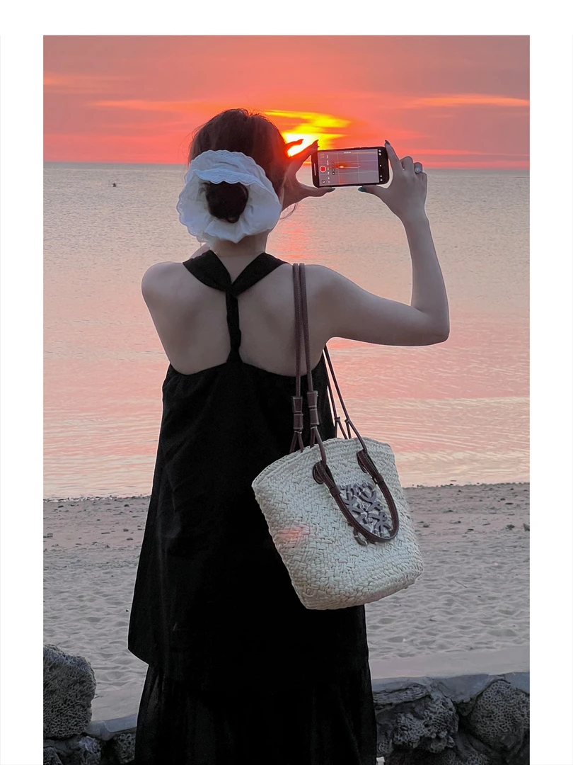 2025夏季新款 法式网纱拼接下摆露背扭结挂脖长裙宽松显瘦连衣裙