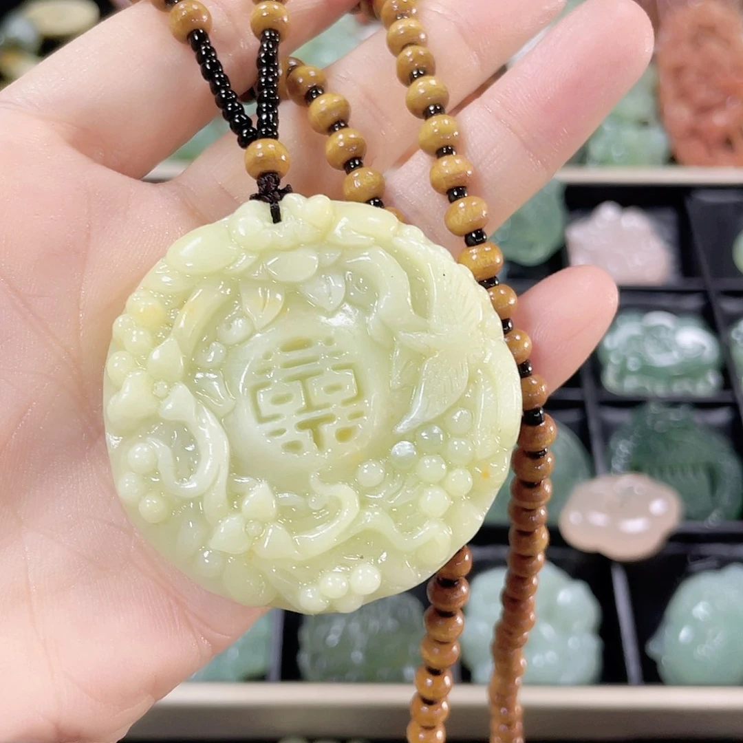 蛇纹石玉颈饰未镶嵌