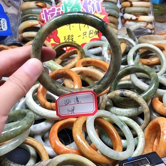 未镶嵌蛇纹石玉手镯泓*