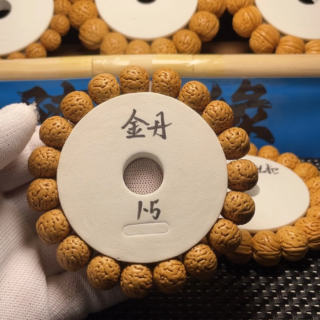 ×***×桃木金丹桃核，皮质好，密度大