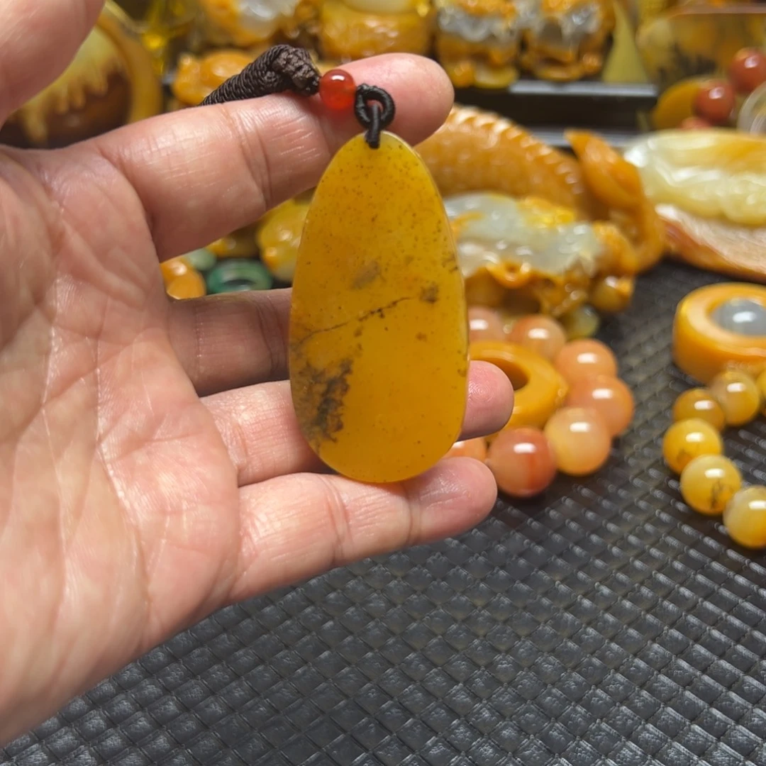 石英质玉未镶嵌颈饰