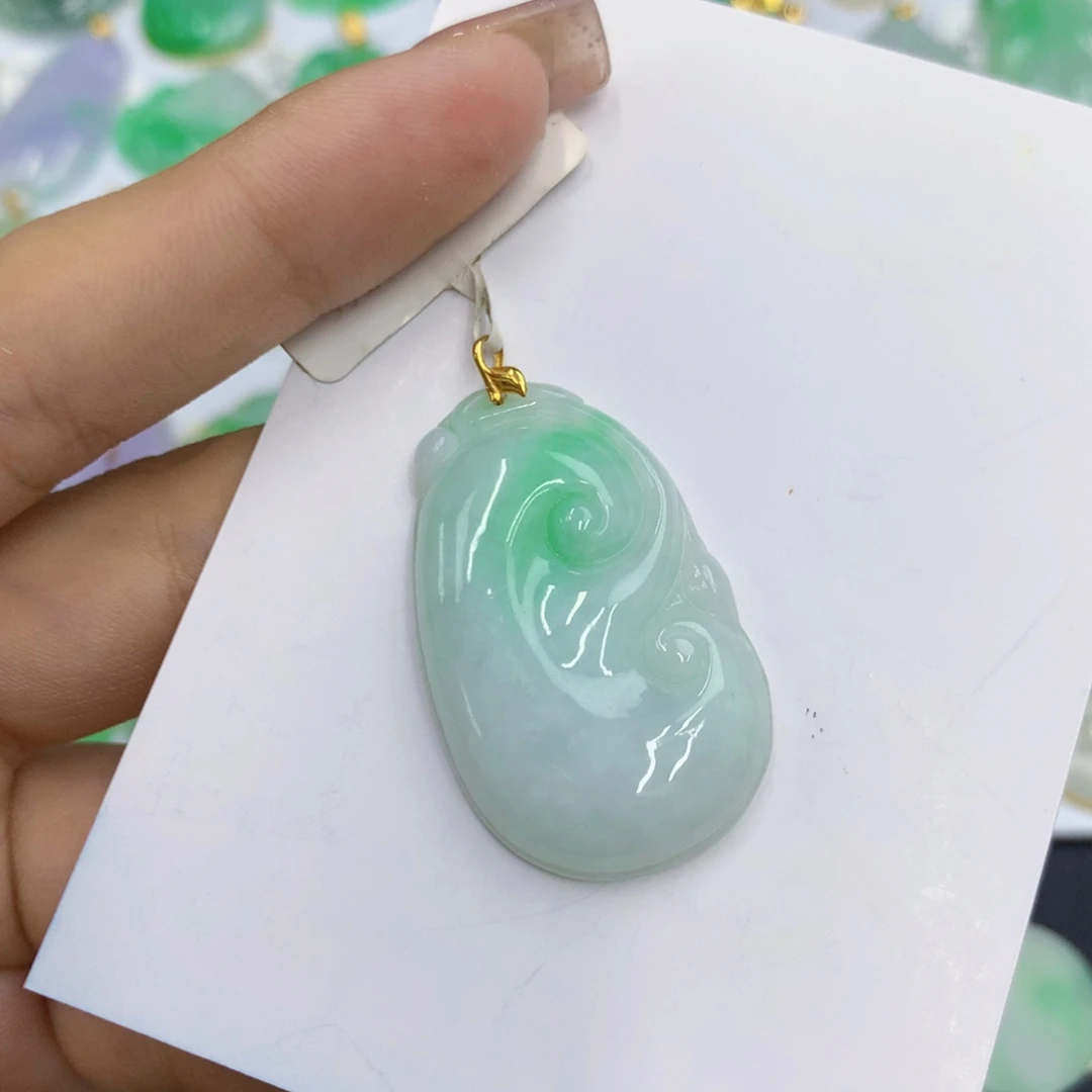 翡翠18K金镶嵌颈饰翡翠