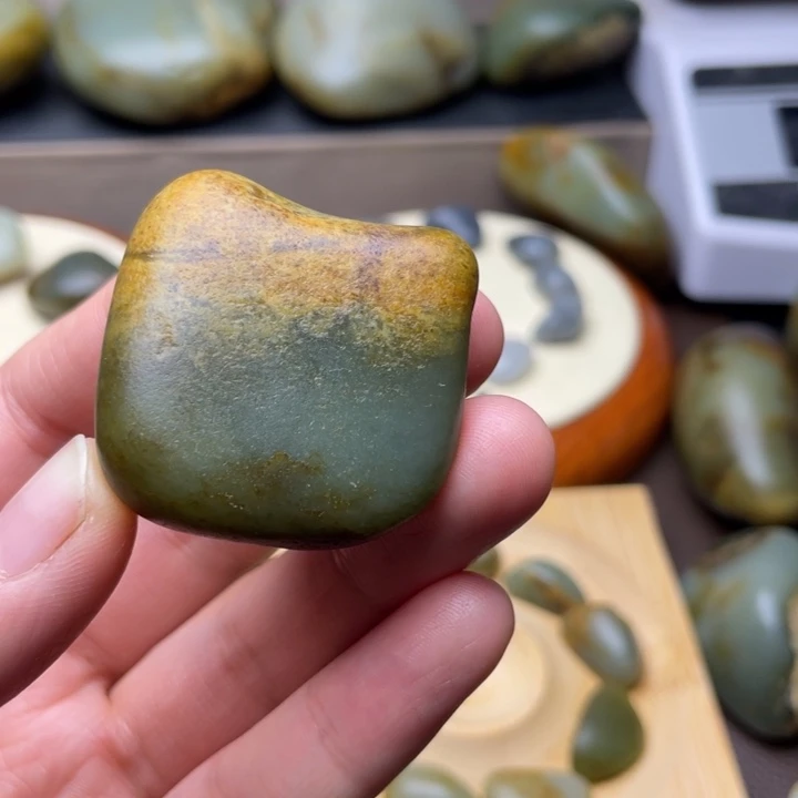 和田玉未镶嵌颈饰4
