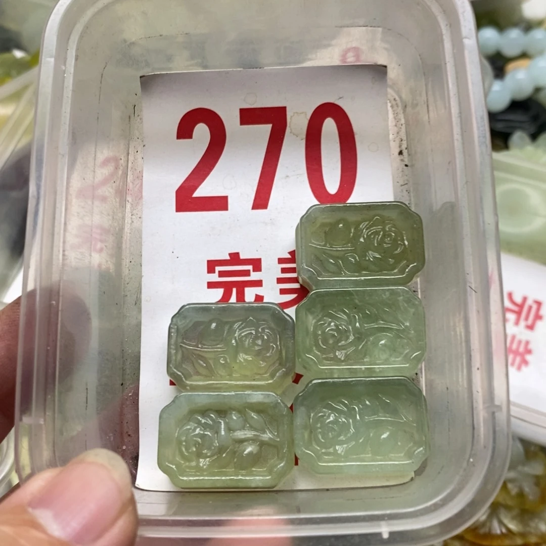 蛇纹石玉挂坠未镶嵌
