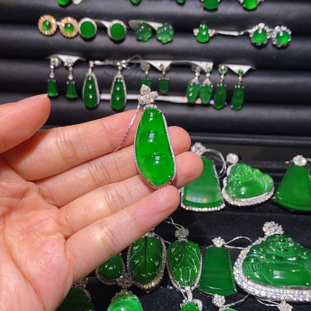 翡翠18K金镶嵌吊坠(不含链)豆豆四季风福豆