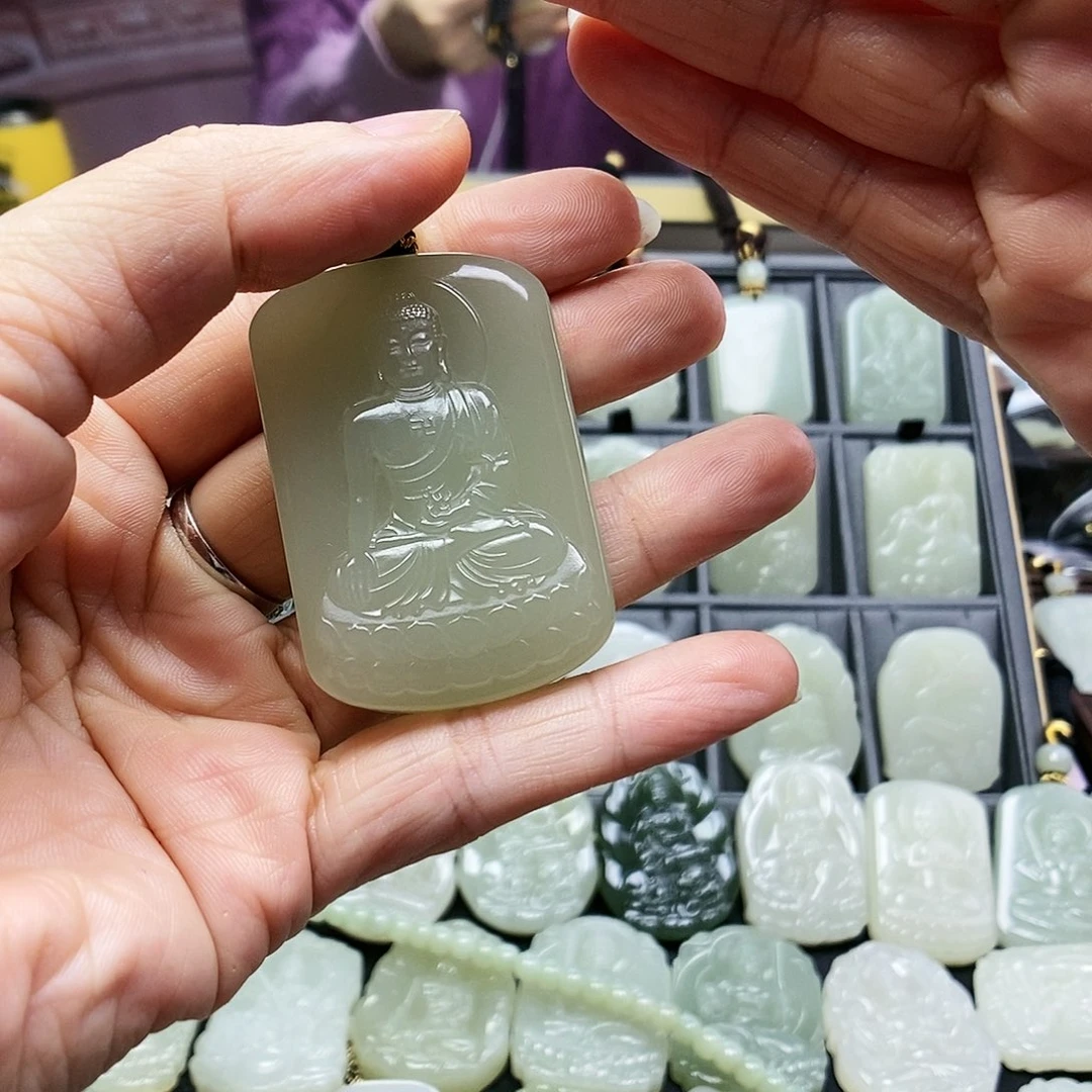 和田玉颈饰未镶嵌木*