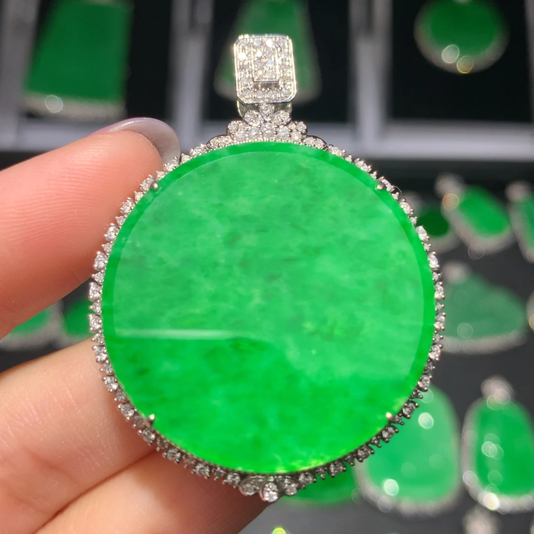 翡翠颈饰18K金镶嵌翡翠