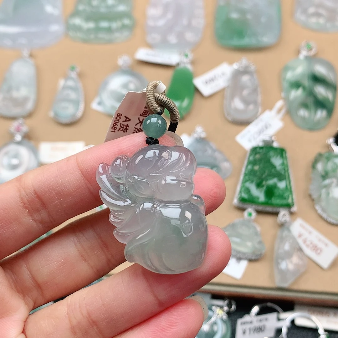 翡翠颈饰未镶嵌仙子