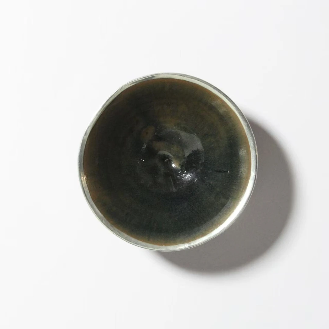 （3）黑釉窑变茶盏
