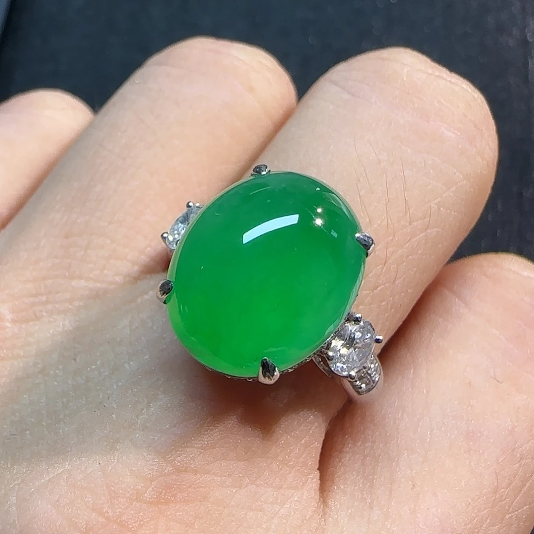 翡翠18K金镶嵌戒指蛋面