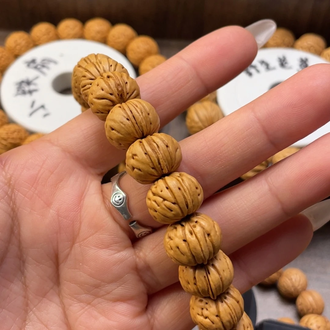 桃核手串红皮小纽扣手持