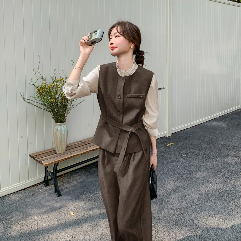 今年流行套装裤女2025早春新款复古时髦收腰马甲衬衫阔腿裤三件套