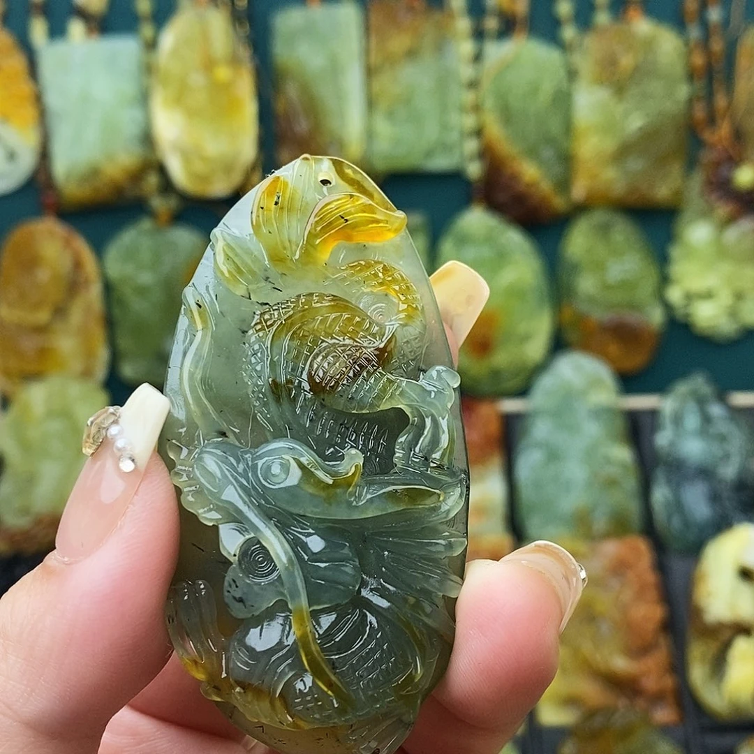 蛇纹石玉未镶嵌颈饰龙牌