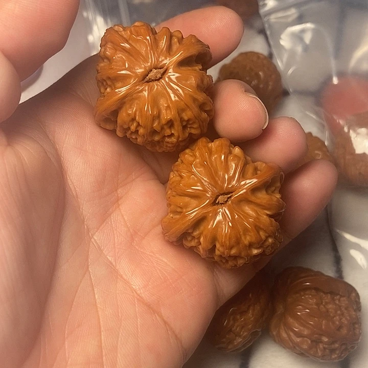 S***W文玩核桃吊坠白38