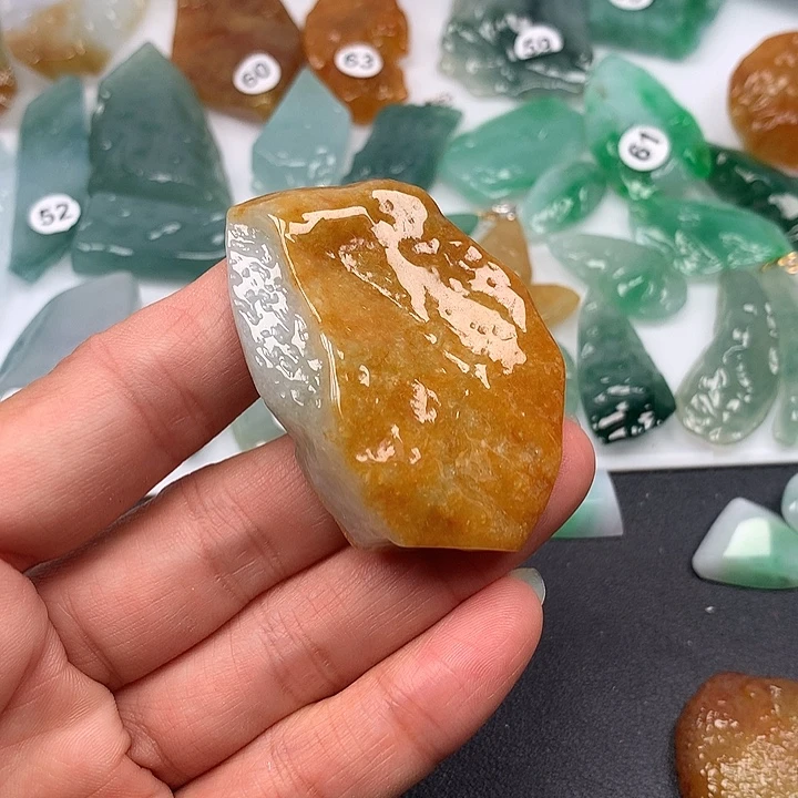 翡翠未镶嵌颈饰随型