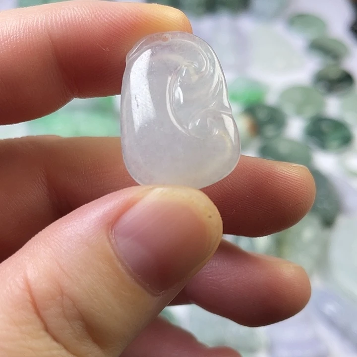 翡翠未镶嵌颈饰如意