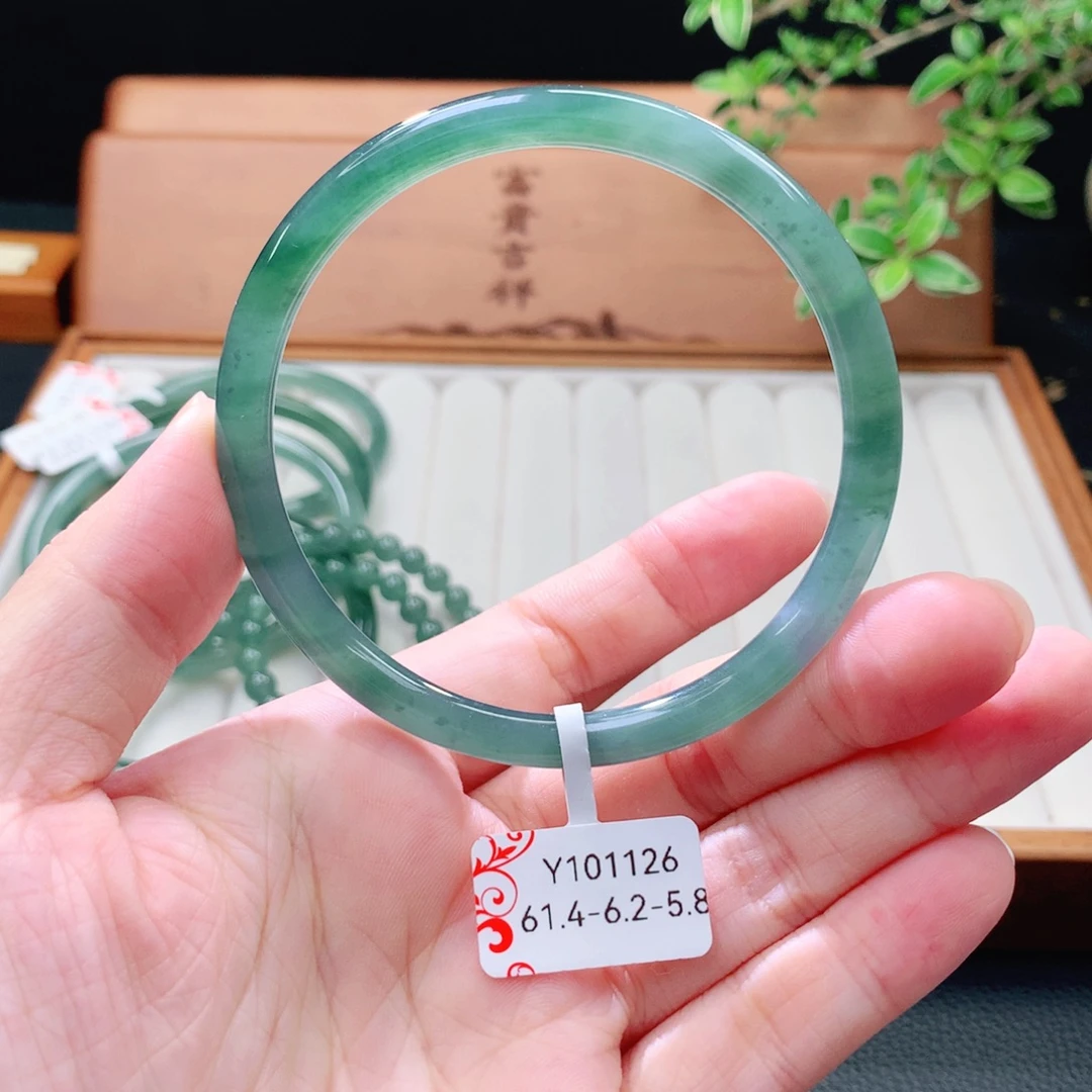 未镶嵌手镯（圆镯）翡翠