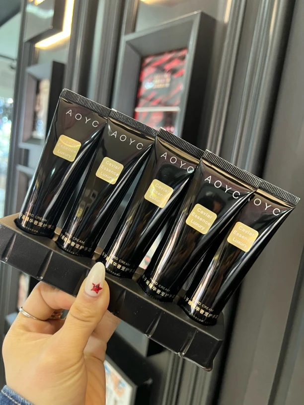 鱼子酱精华奢宠护手霜 28g