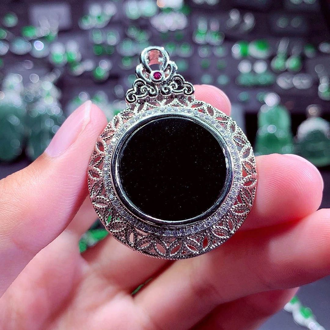 翡翠未镶嵌颈饰挂件