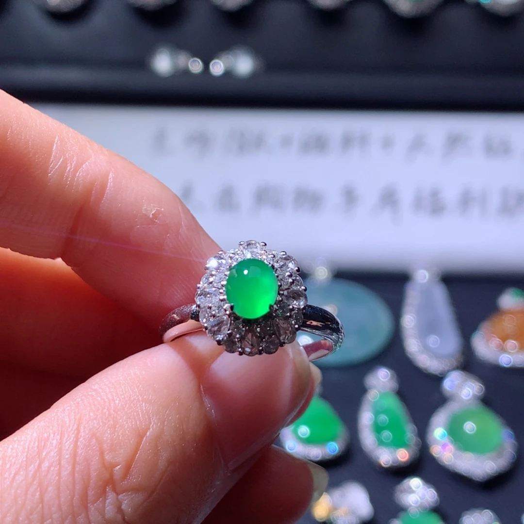 18K金镶嵌戒指翡翠