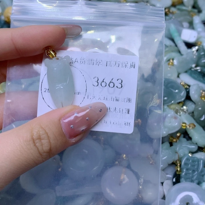 吊坠(不含链)未镶嵌翡翠