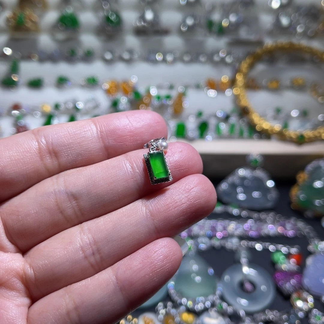 翡翠吊坠(不含链)18K金镶嵌