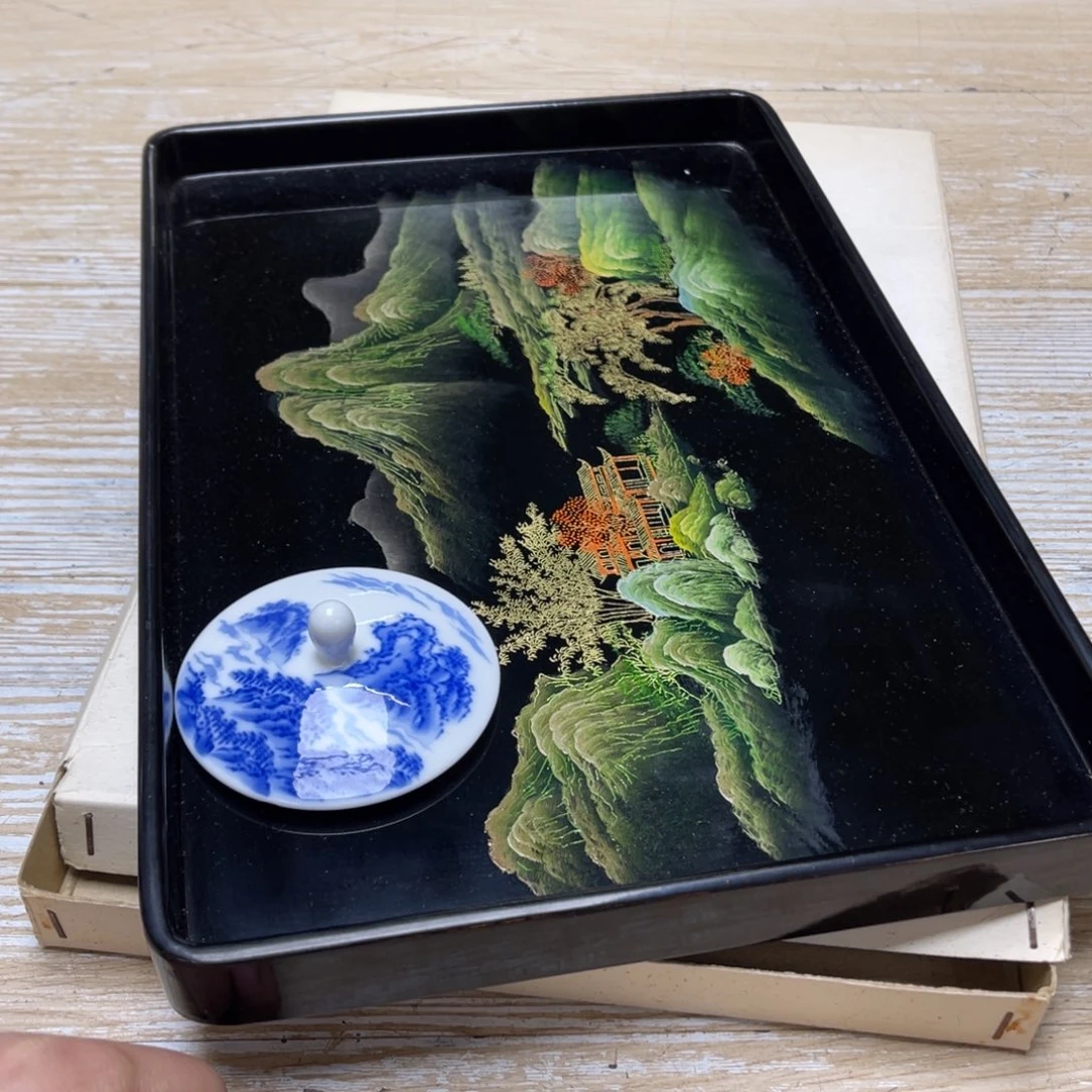 瓷片歇***?密密麻麻地排列着一个