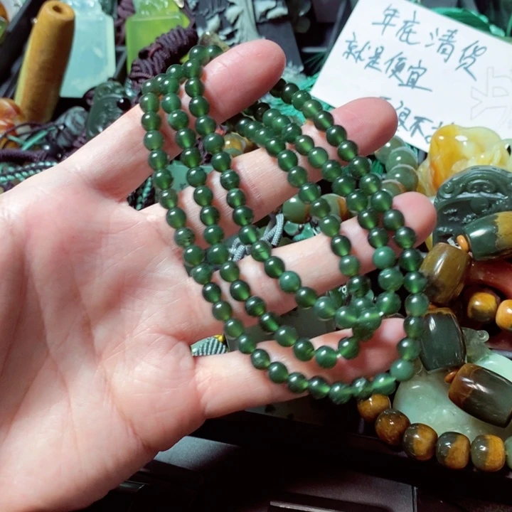 蛇纹石玉颈饰未镶嵌